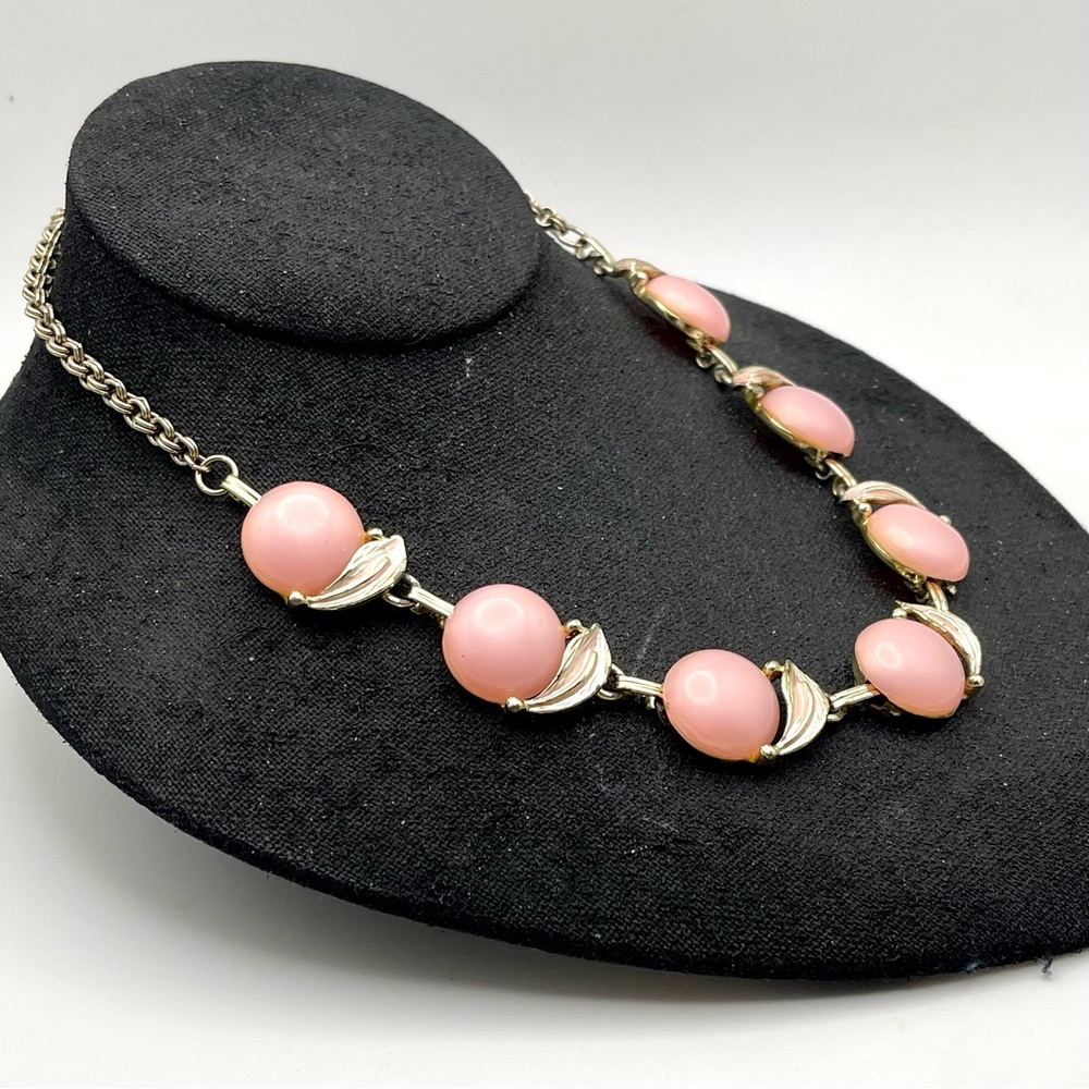 Pretty In Pink Vintage Thermoset Lucite Necklace - Picture 4 of 14